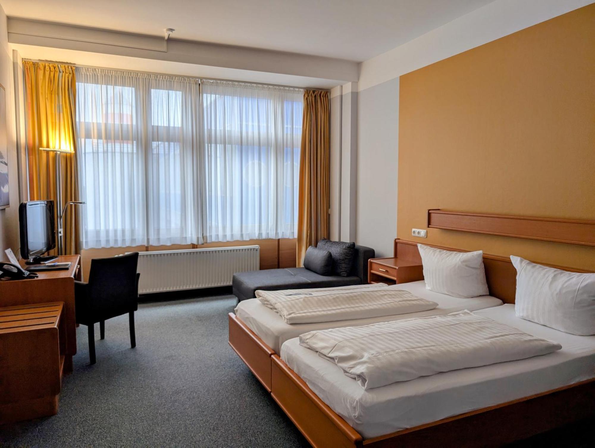 Dlrg Tagungszentrum Hotel Delphin Bad Nenndorf Buitenkant foto